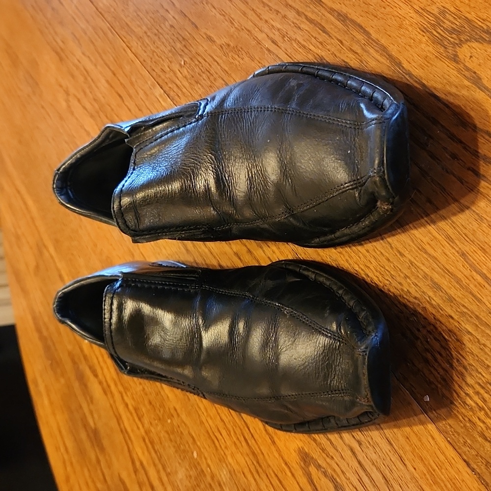 Guess Slip on Dress Shoes Size 9